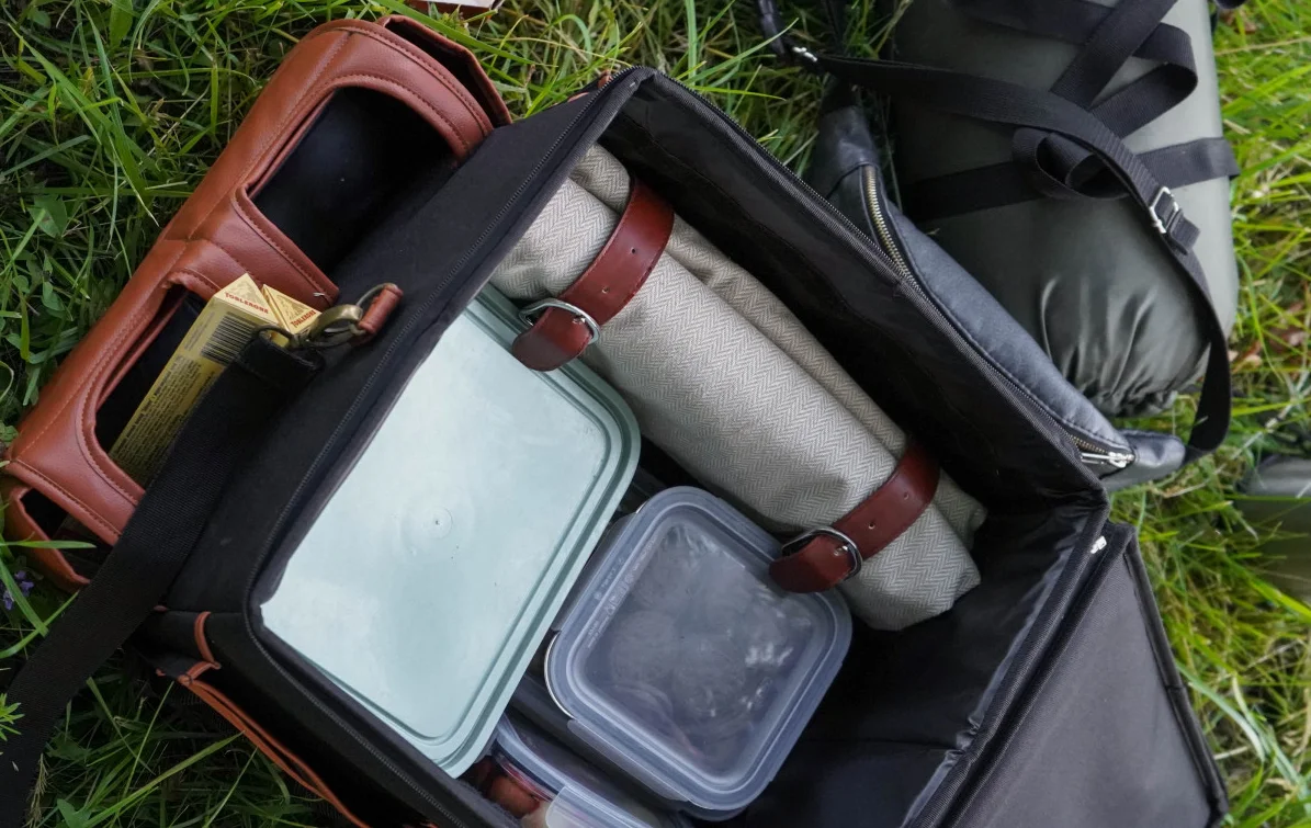 white picnic blanket waterproof